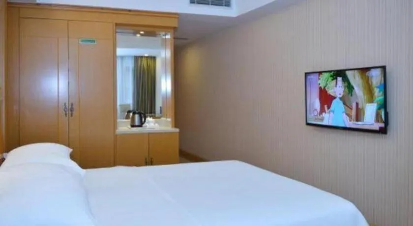 Bed in Vienna Hotel Shenzhen Bao'an Airport Taoyuanju Pingluanshan Metro Station