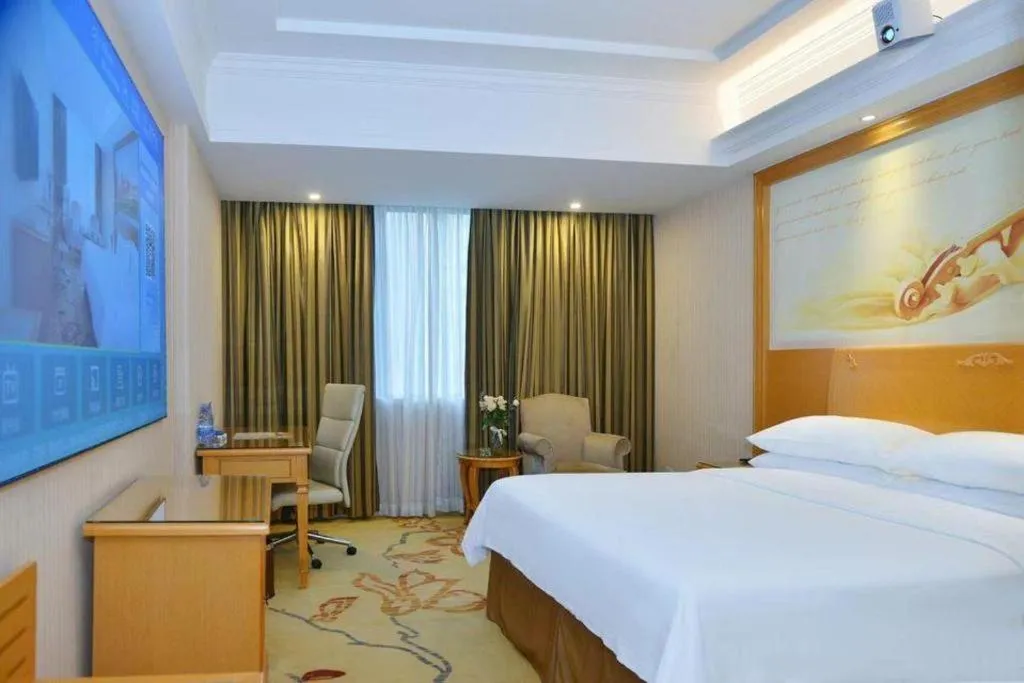 Bed in Vienna Hotel Shenzhen Bao'an Airport Taoyuanju Pingluanshan Metro Station