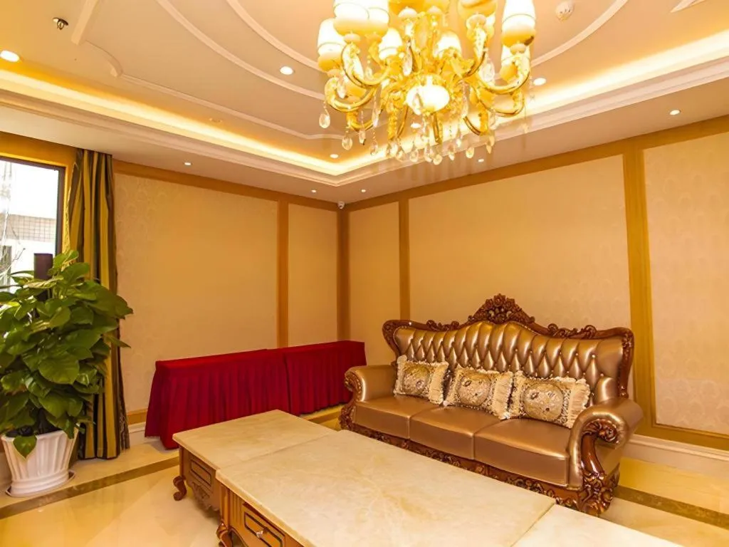 Bed in Vienna Hotel Shenzhen Bao'an Airport Taoyuanju Pingluanshan Metro Station