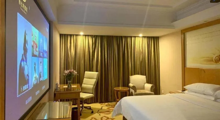 Bed in Vienna Hotel Shenzhen Bao'an Airport Taoyuanju Pingluanshan Metro Station