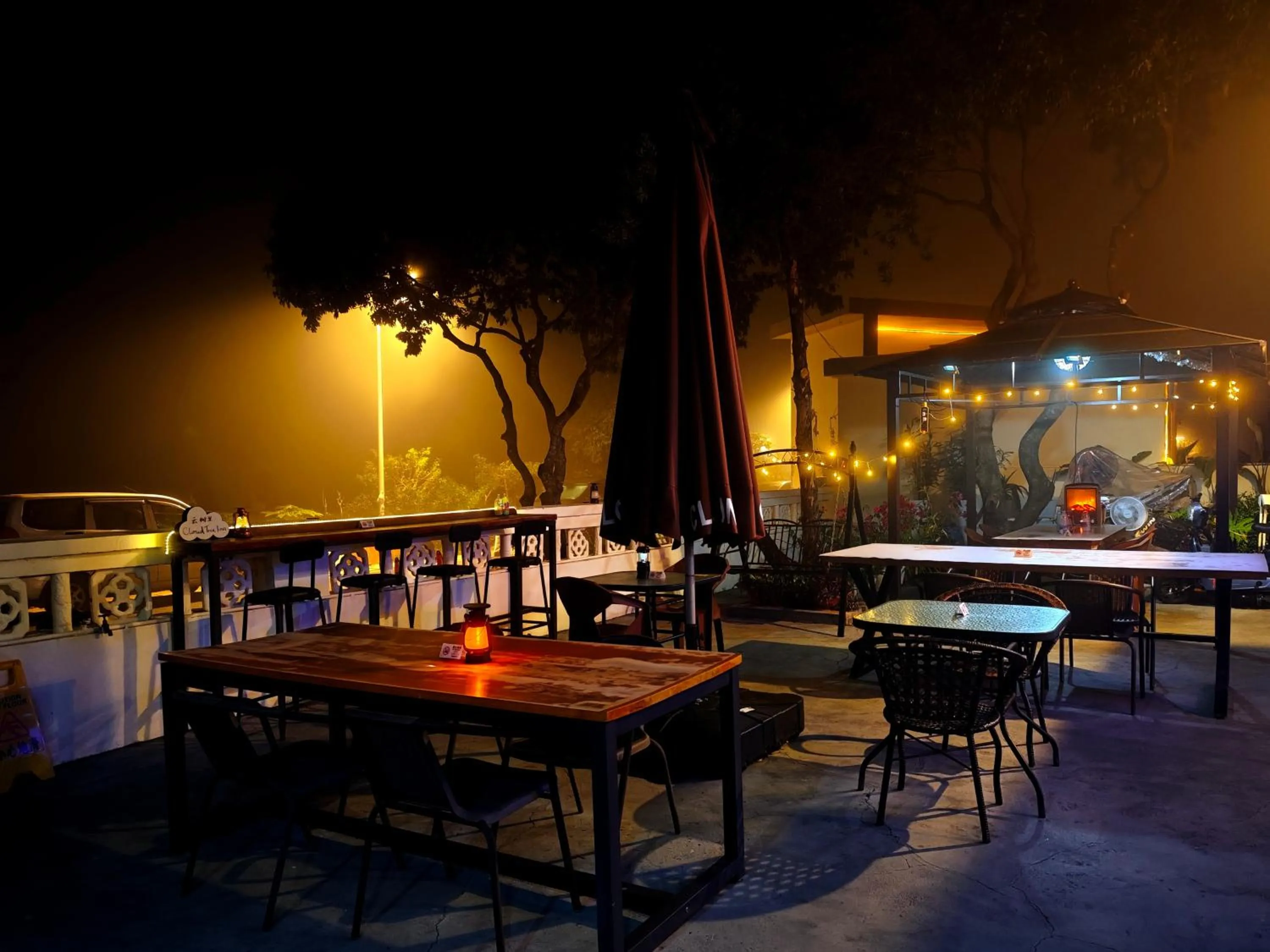 Inner courtyard view in Cloud Tree Inn Boutique Guesthouse XiChong DaPeng ShenZhen 深圳大鹏西涌云树里民宿Yun Shu Li