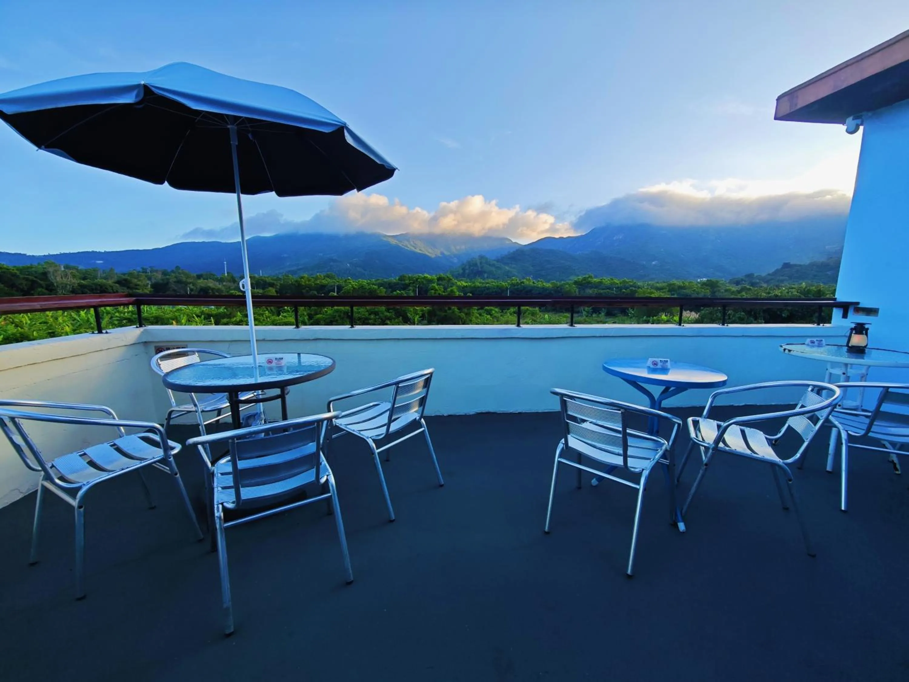 Mountain view in Cloud Tree Inn Boutique Guesthouse XiChong DaPeng ShenZhen 深圳大鹏西涌云树里民宿Yun Shu Li