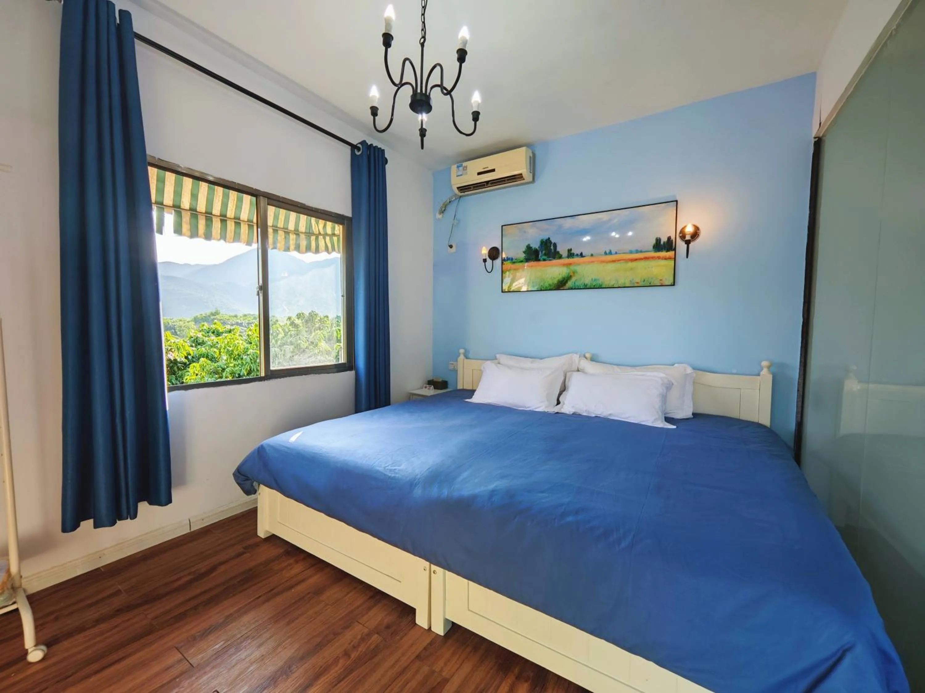 Bed in Cloud Tree Inn Boutique Guesthouse XiChong DaPeng ShenZhen 深圳大鹏西涌云树里民宿Yun Shu Li