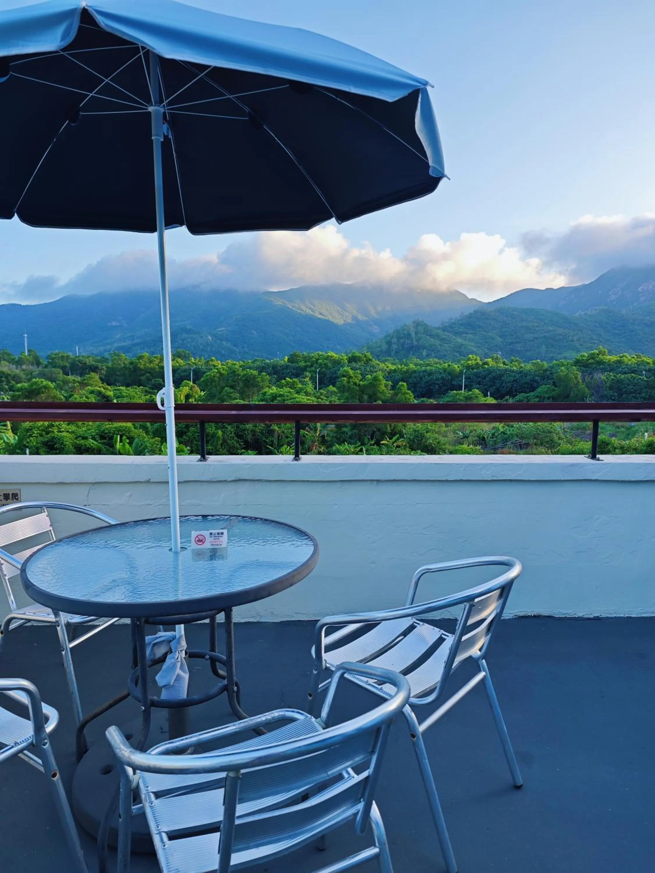 Mountain view in Cloud Tree Inn Boutique Guesthouse XiChong DaPeng ShenZhen 深圳大鹏西涌云树里民宿Yun Shu Li