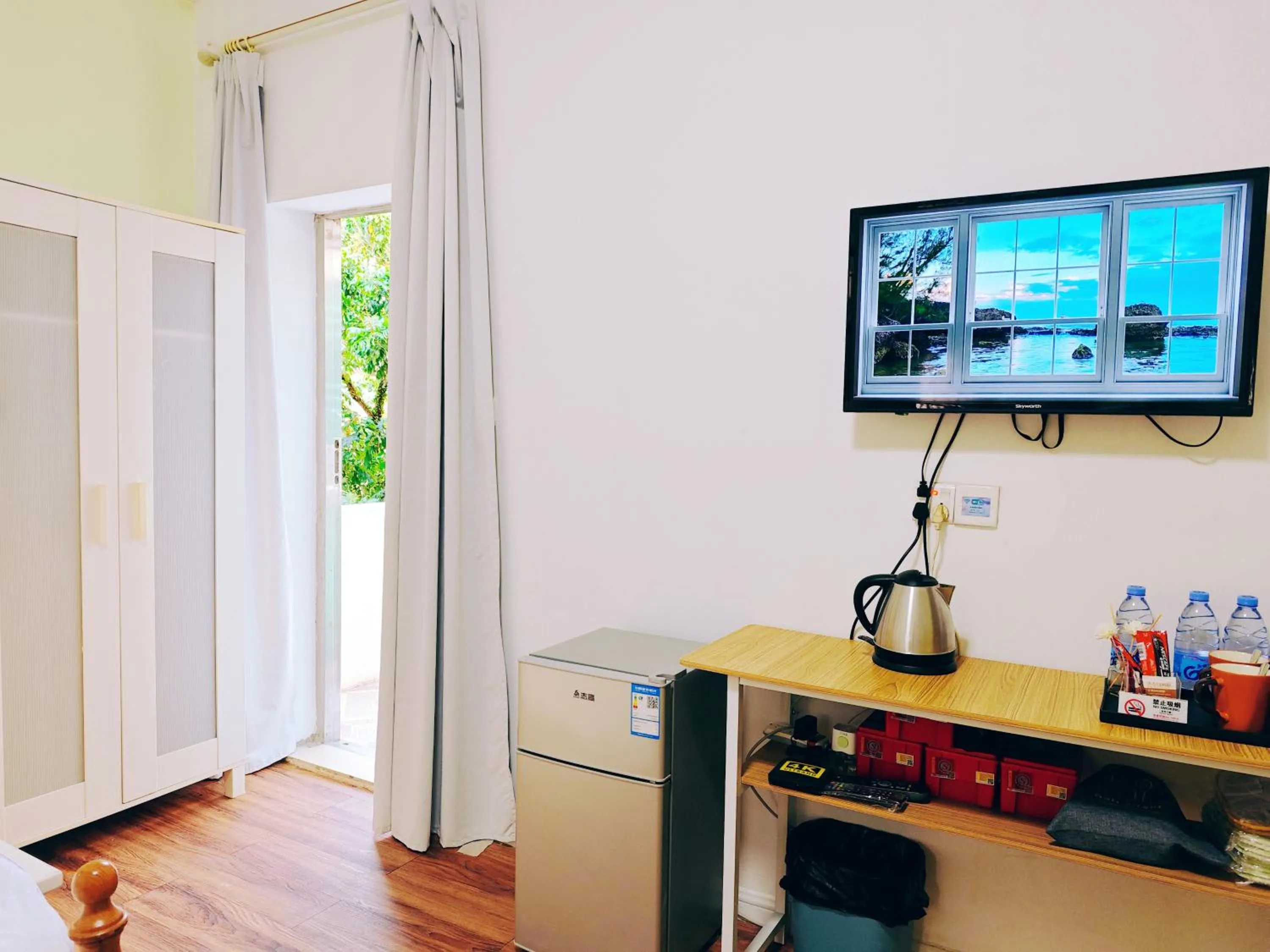 TV and multimedia in Cloud Tree Inn Boutique Guesthouse XiChong DaPeng ShenZhen 深圳大鹏西涌云树里民宿Yun Shu Li