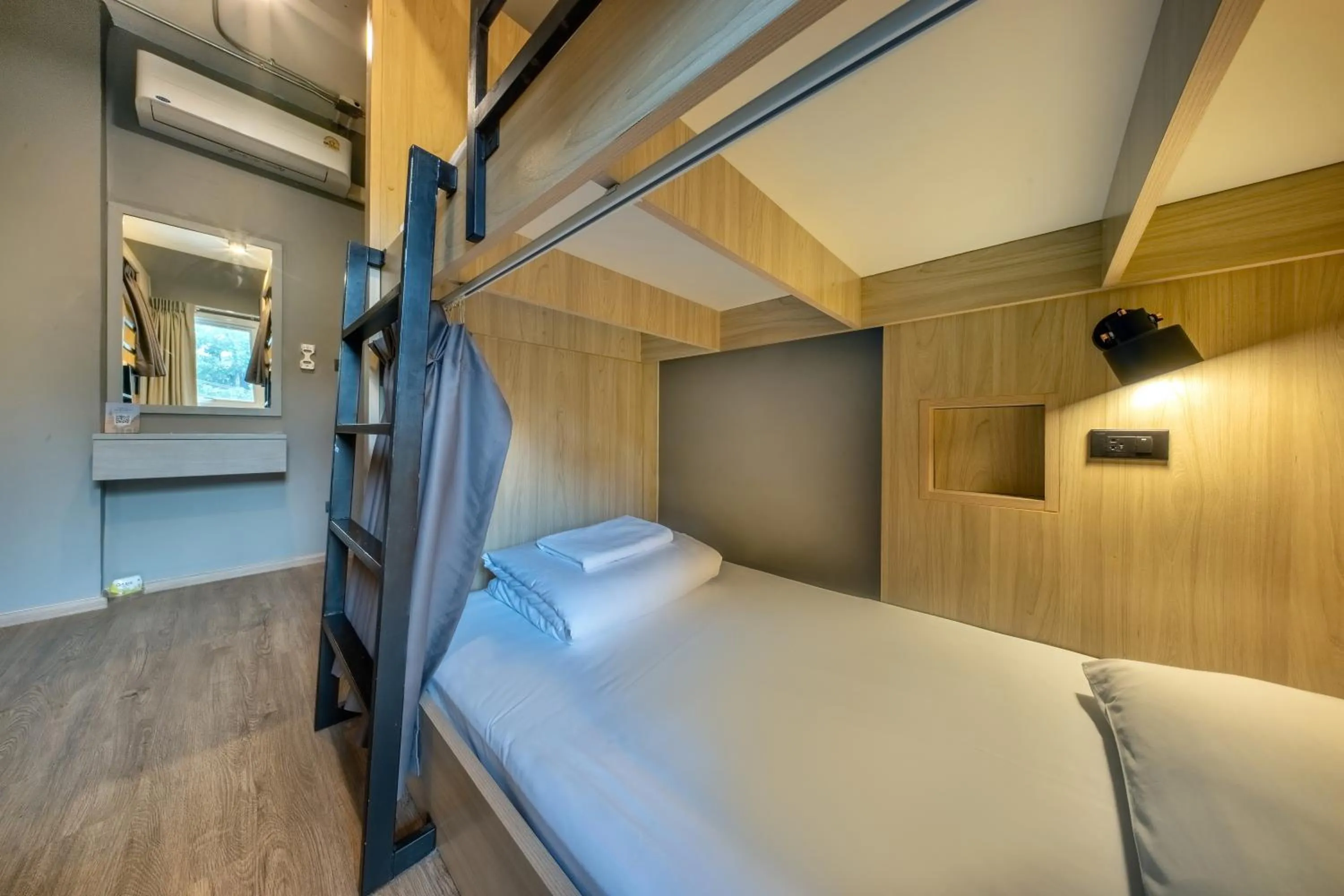 bunk bed, Bed in Ralph Poshtel Pratunam