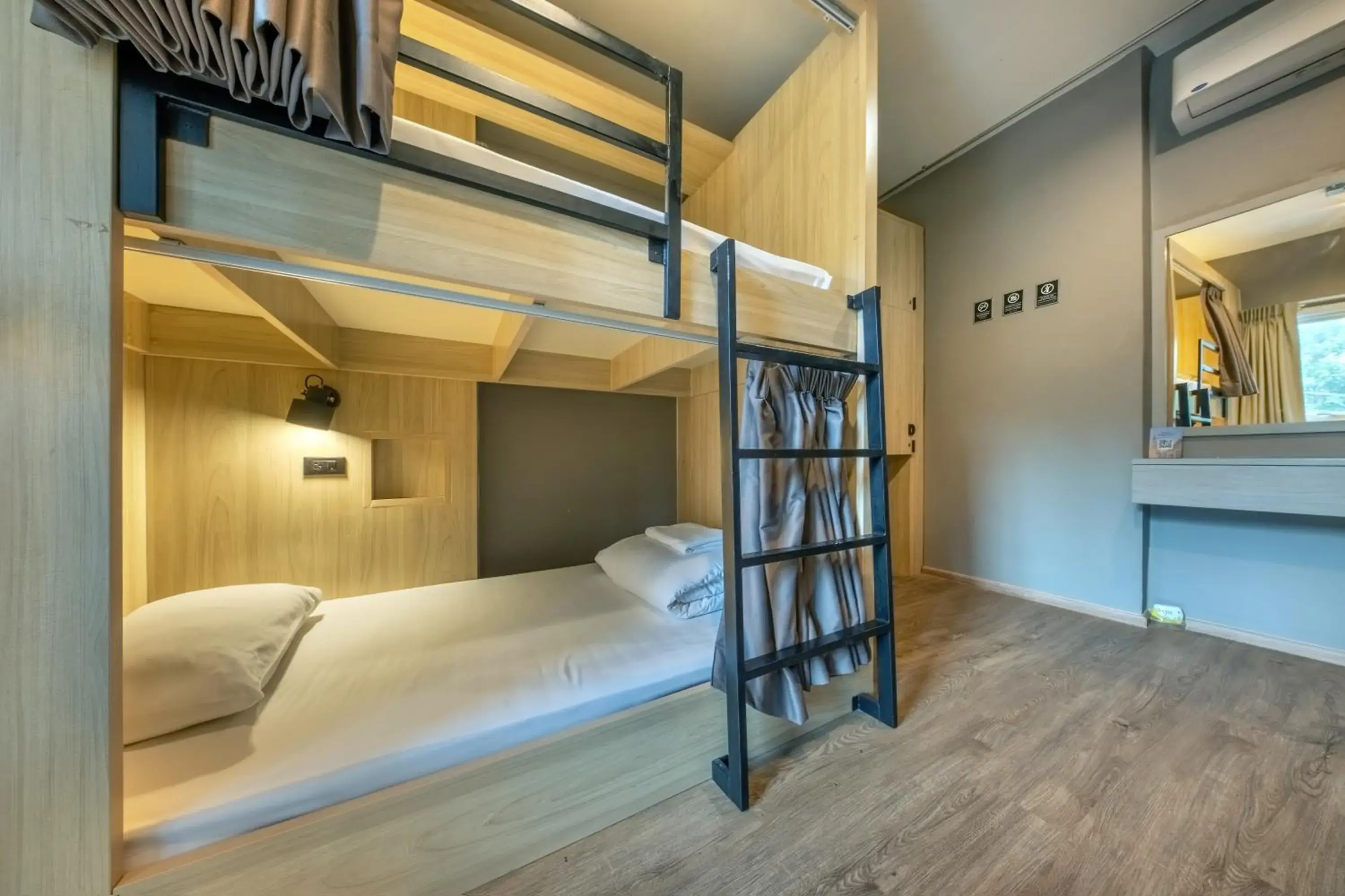 Bed in 4-Bed Female Dormitory Room in Ralph Poshtel Pratunam Bed in 4-Bed Female Dormitory Room in Ralph Poshtel Pratunam