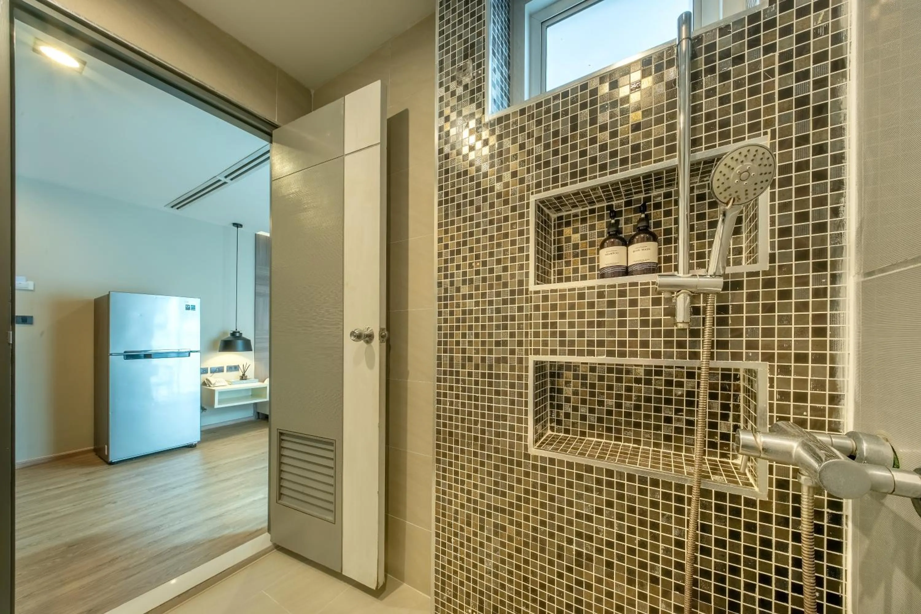 Shower in Ralph Poshtel Pratunam