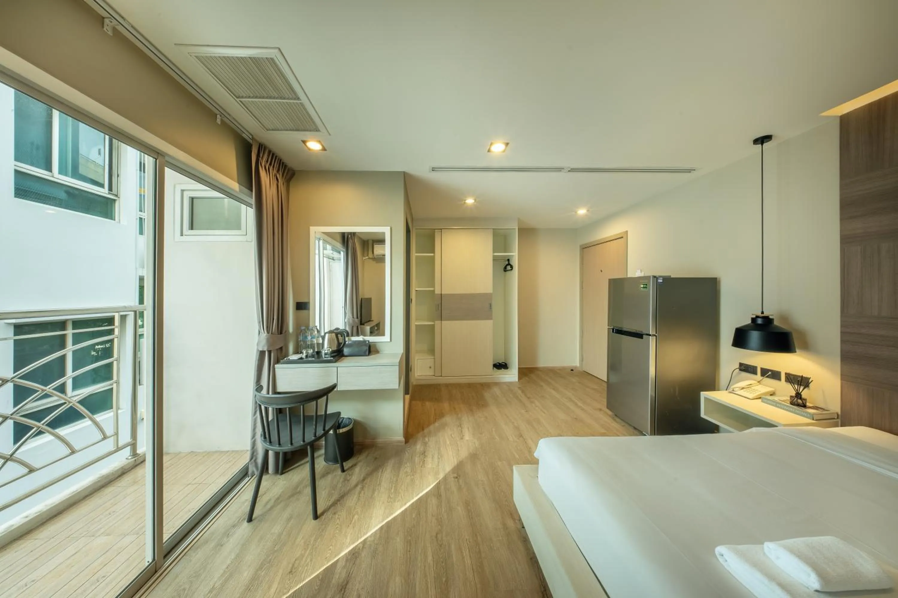 Photo of the whole room, Bed in Ralph Poshtel Pratunam