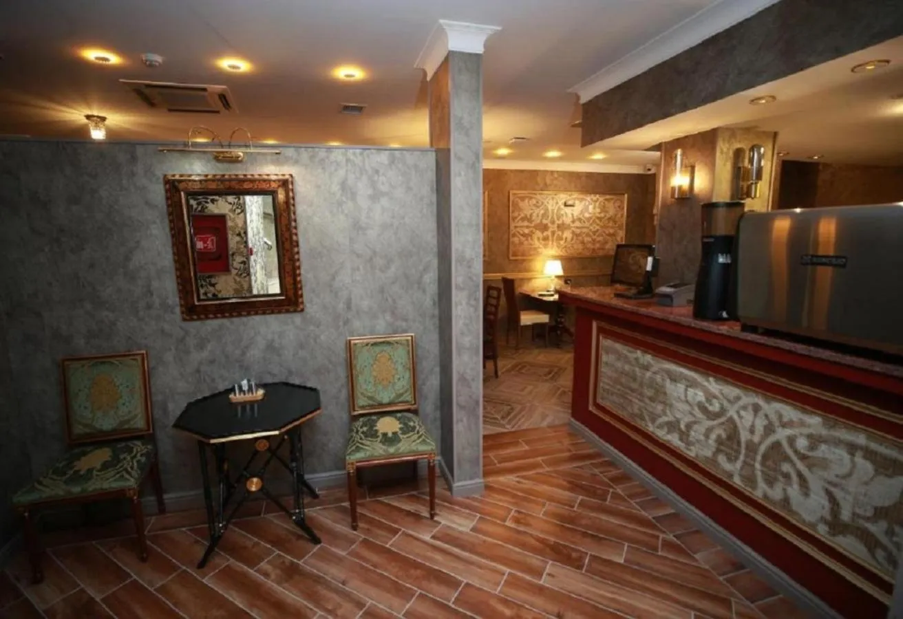 Restaurant/places to eat in West Inn Hotel & Restaurant