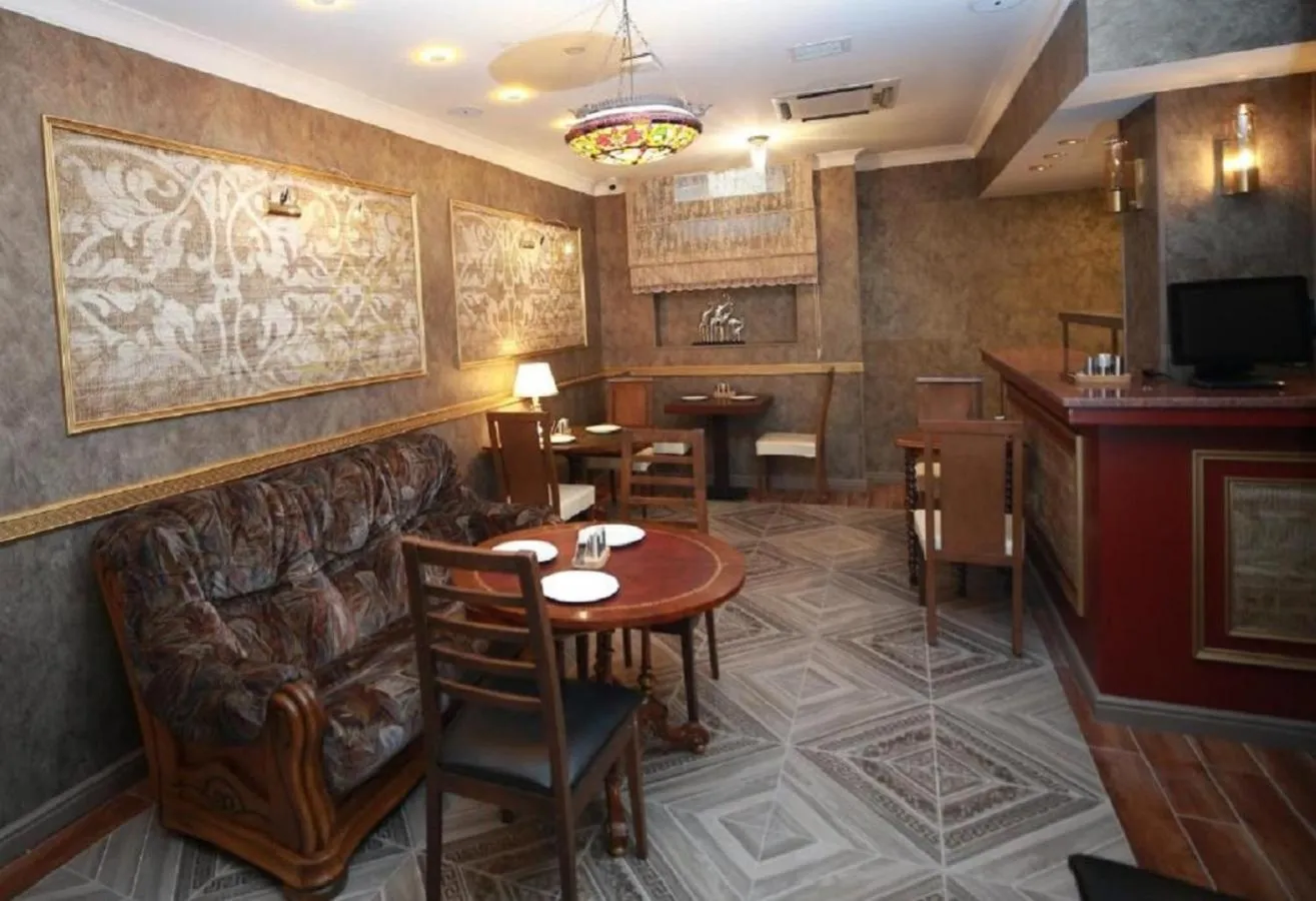 Restaurant/places to eat in West Inn Hotel & Restaurant