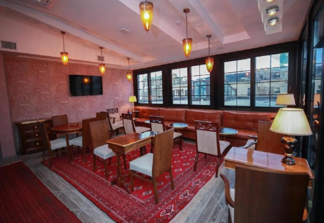 Restaurant/places to eat in West Inn Hotel & Restaurant