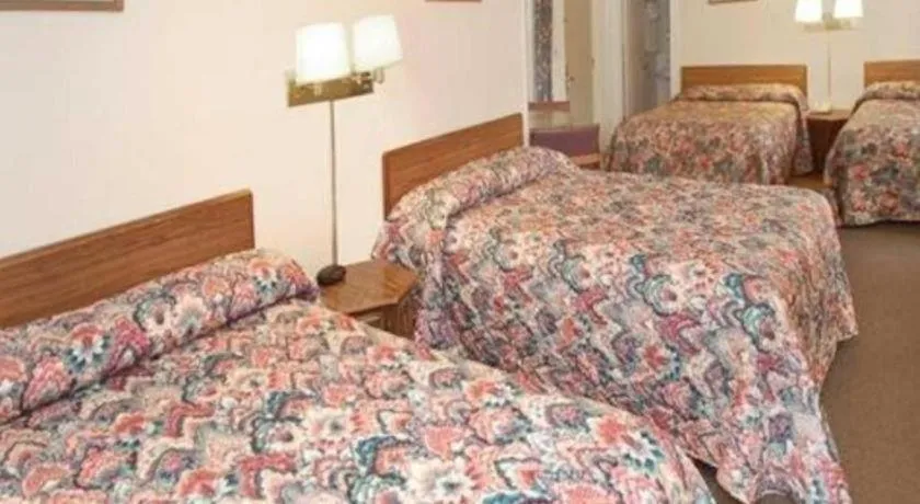 Bed in Rodeway Inn