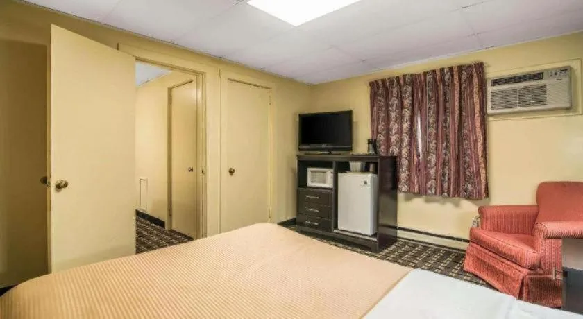 Bed in Rodeway Inn Rutland - Killington