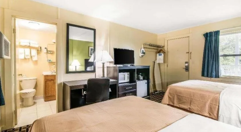 Bed in Rodeway Inn Rutland - Killington