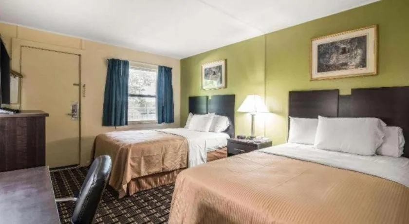 Bed in Rodeway Inn Rutland - Killington