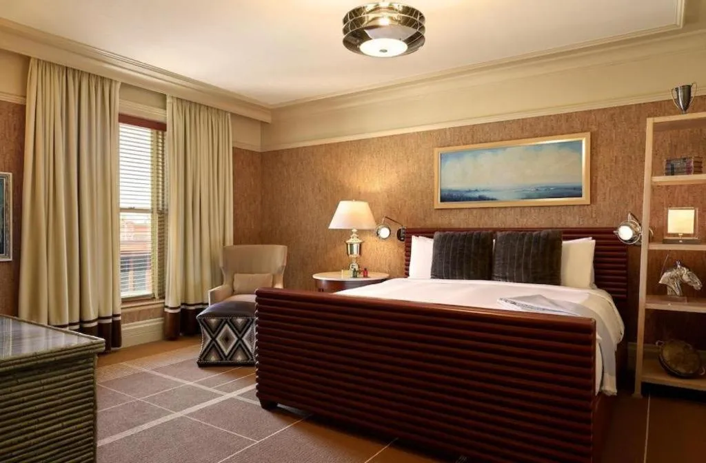 Bed in Hotel Jerome, An Auberge Resort