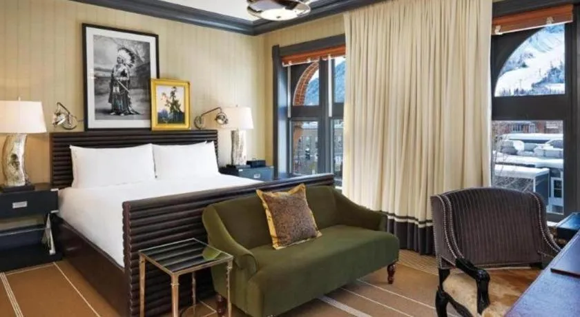 Bed in Hotel Jerome, An Auberge Resort