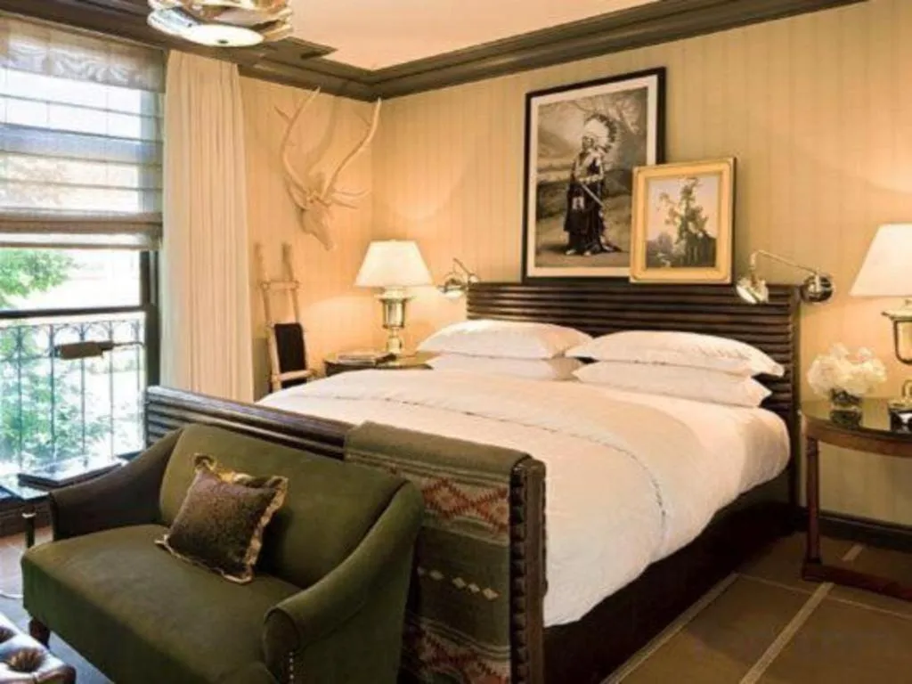 Bed in Hotel Jerome, An Auberge Resort