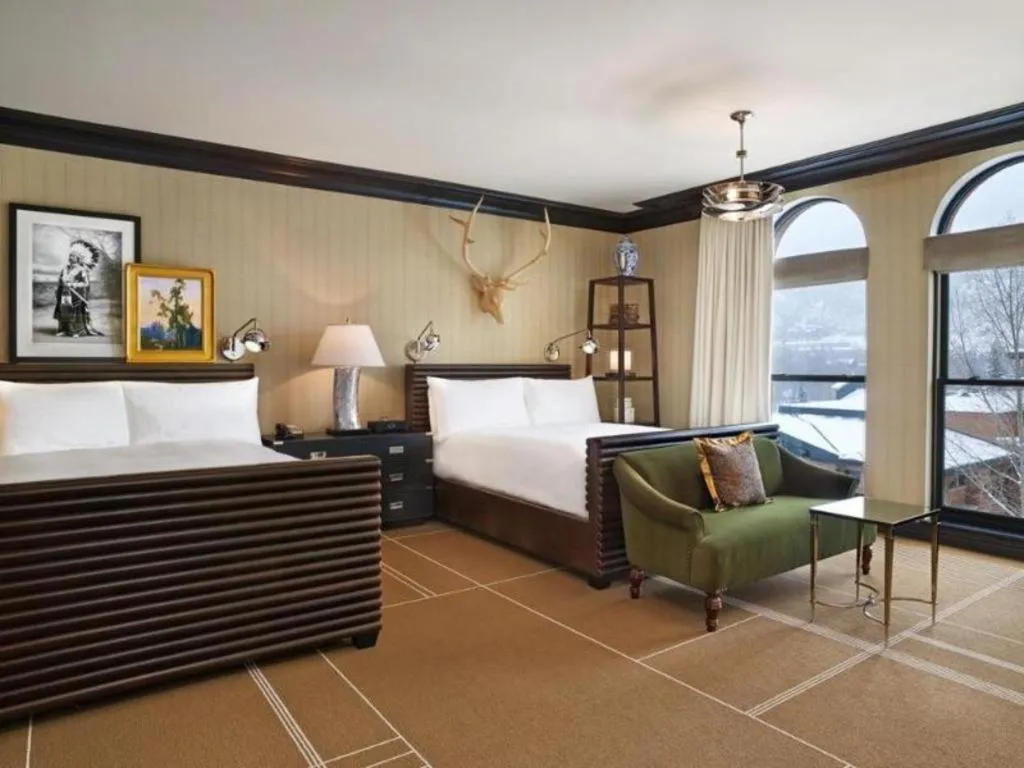 Bed in Hotel Jerome, An Auberge Resort