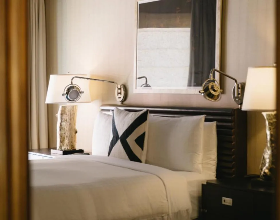 Bed in Hotel Jerome, An Auberge Resort