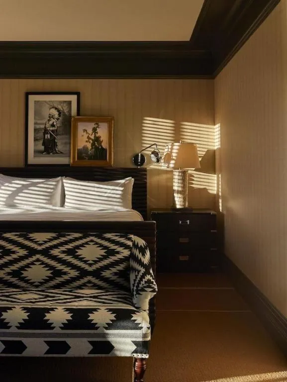 Bed in Hotel Jerome, An Auberge Resort