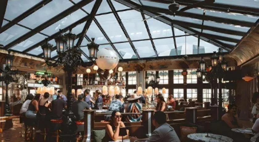 The Lafayette Hotel, Swim Club & Bungalows