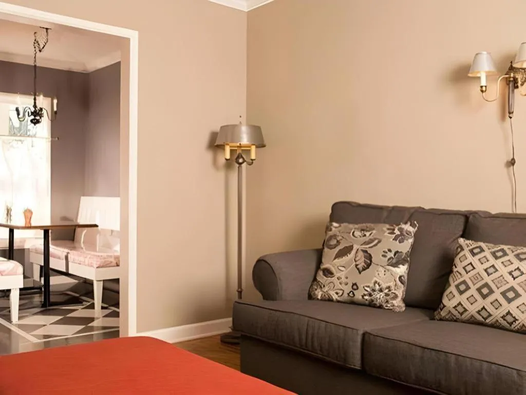 The Lafayette Hotel, Swim Club & Bungalows