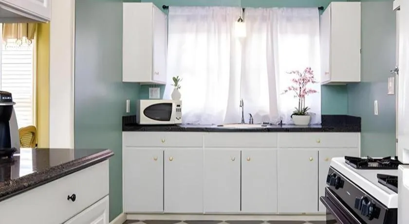 The Lafayette Hotel, Swim Club & Bungalows