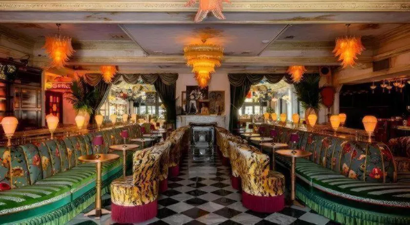 The Lafayette Hotel, Swim Club & Bungalows