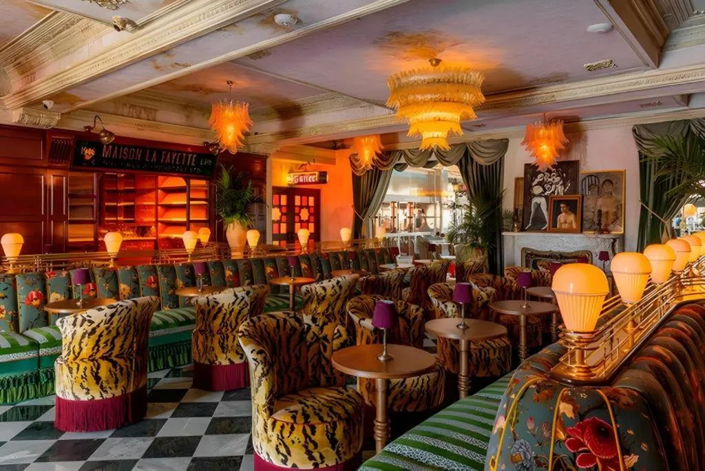 The Lafayette Hotel, Swim Club & Bungalows