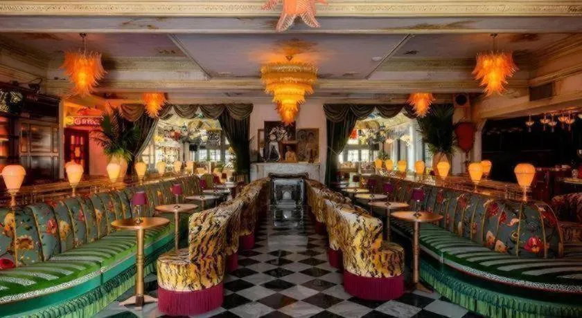 The Lafayette Hotel, Swim Club & Bungalows