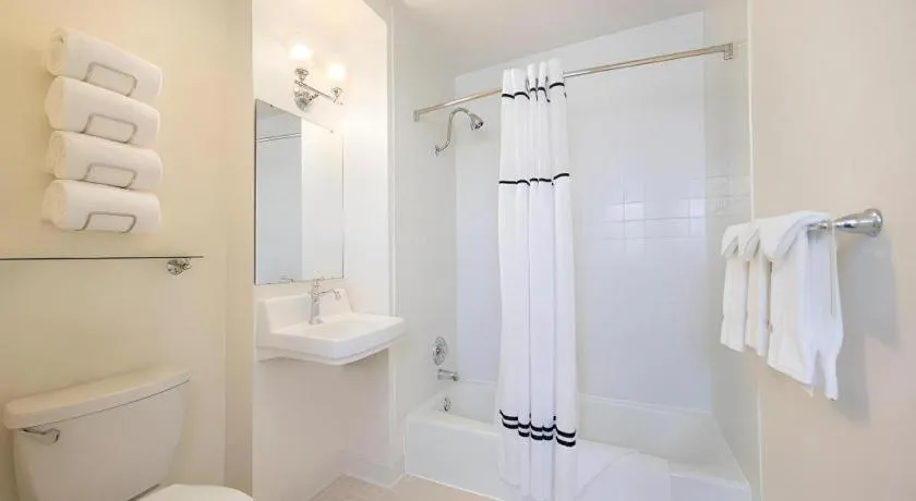 The Lafayette Hotel, Swim Club & Bungalows