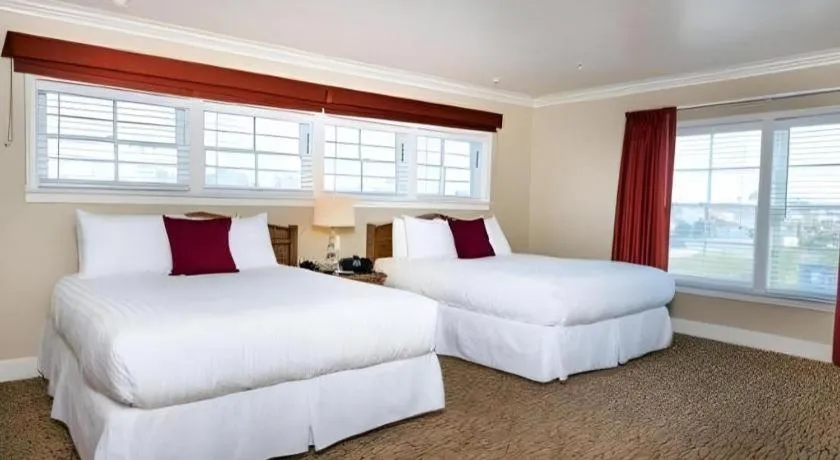 Bed in The Lafayette Hotel, Swim Club & Bungalows