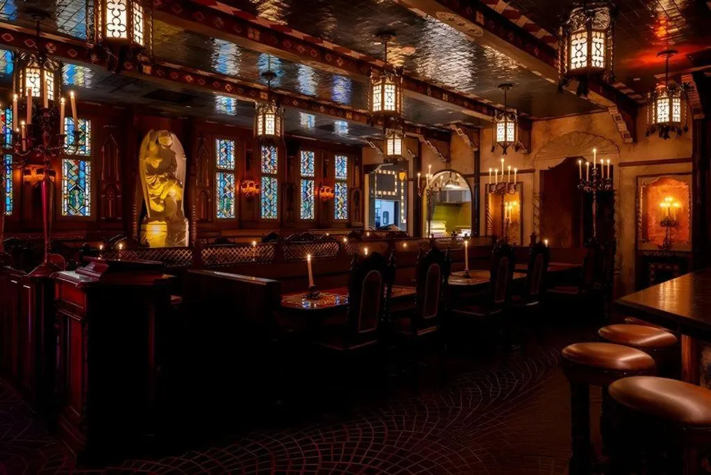 The Lafayette Hotel, Swim Club & Bungalows