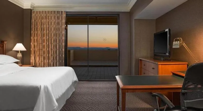 Bed in Sheraton Crescent Hotel