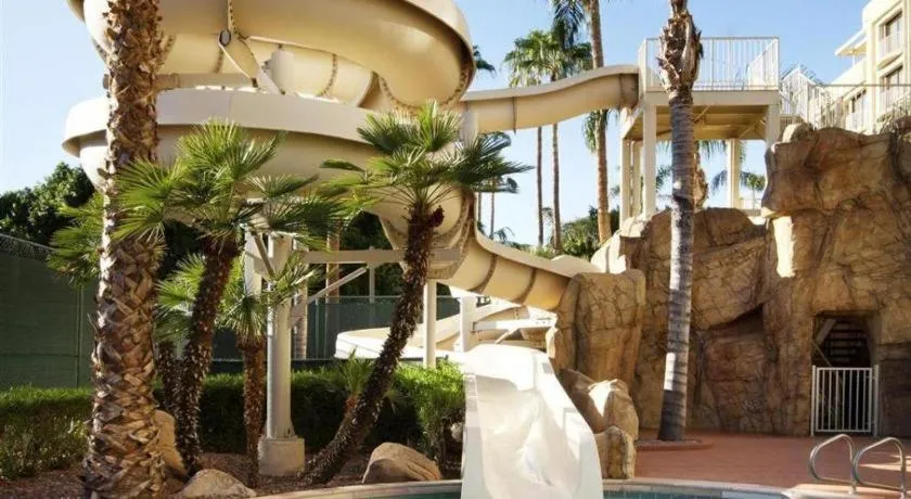 Sheraton Crescent Hotel