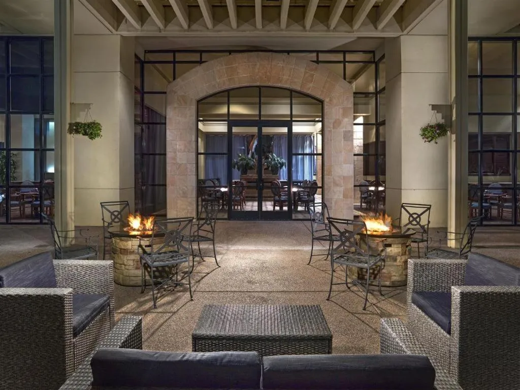 Sheraton Crescent Hotel