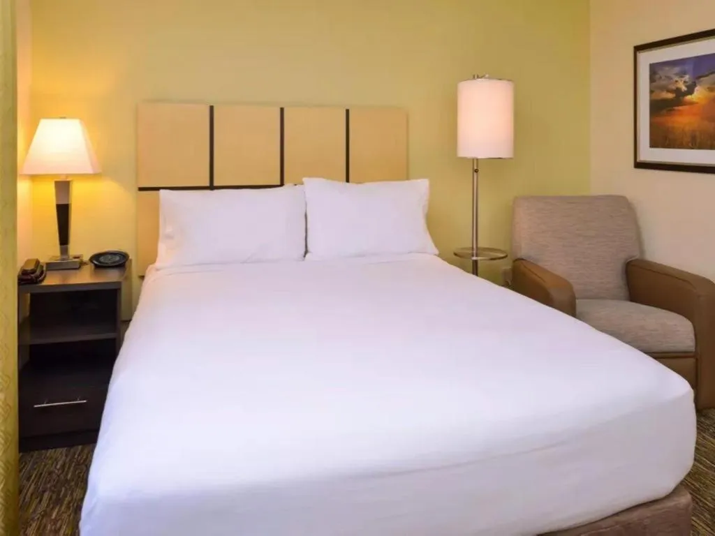 Bed in Candlewood Suites Jefferson City By IHG