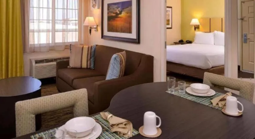 Bed in Candlewood Suites Jefferson City By IHG