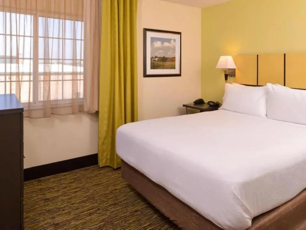 Bed in Candlewood Suites Jefferson City By IHG