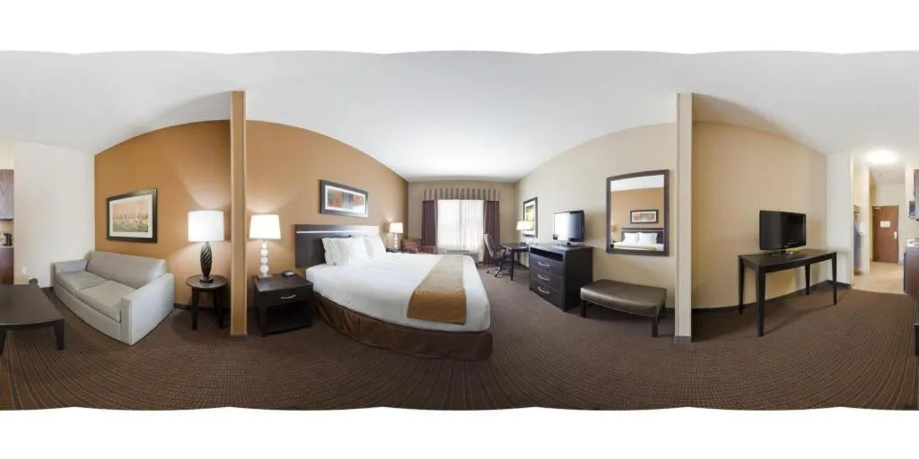 Bed in Holiday Inn Express Hotel & Suites Lamar By IHG