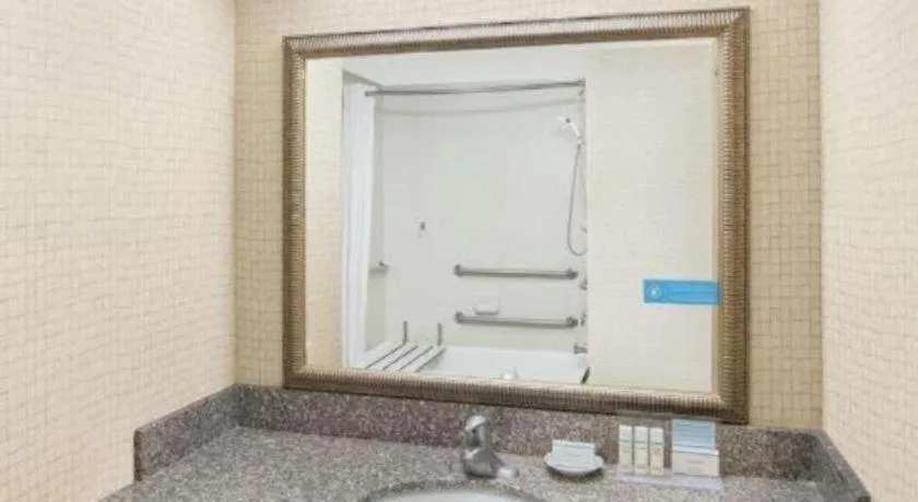 Hampton Inn & Suites Savannah-Airport