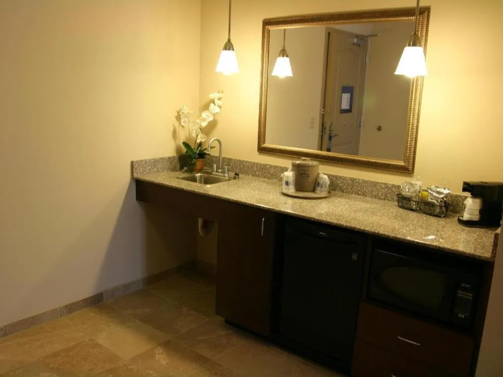 Hampton Inn & Suites Savannah-Airport