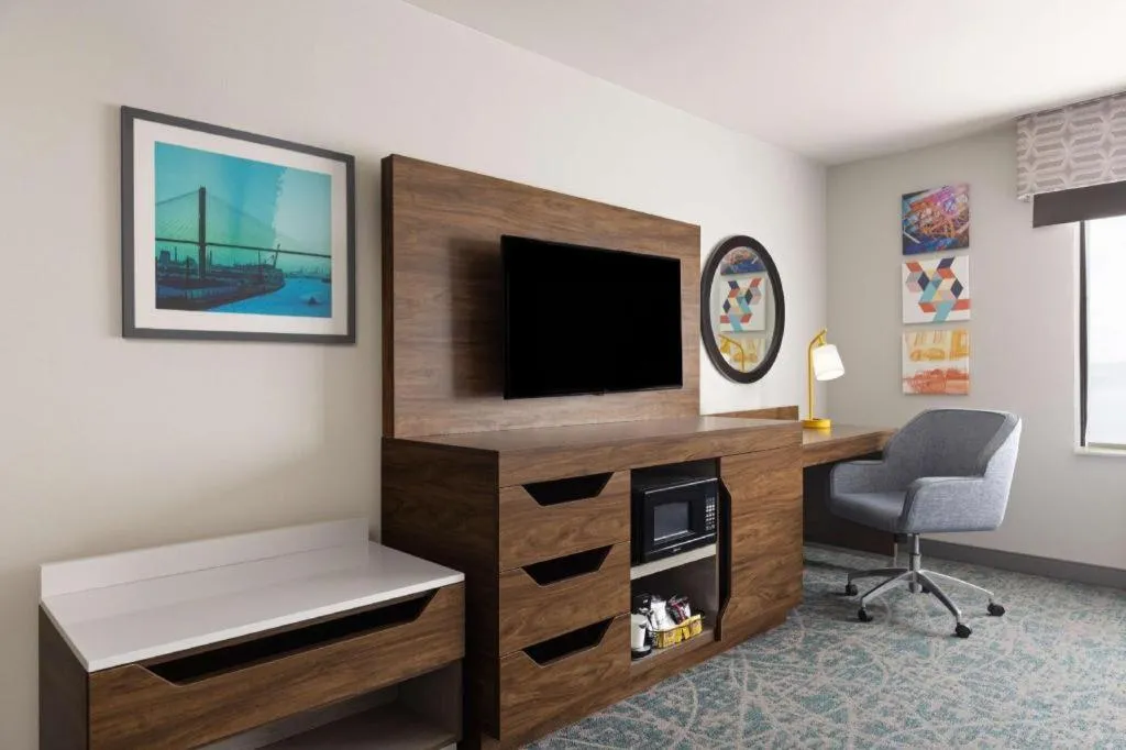 Hampton Inn & Suites Savannah-Airport