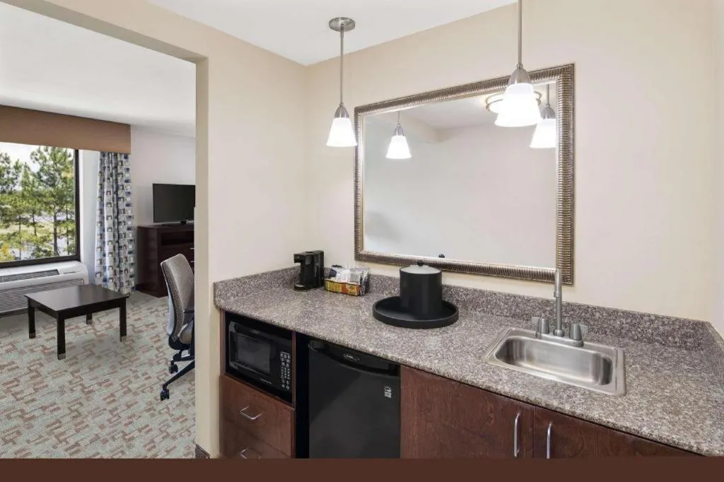 Hampton Inn & Suites Savannah-Airport