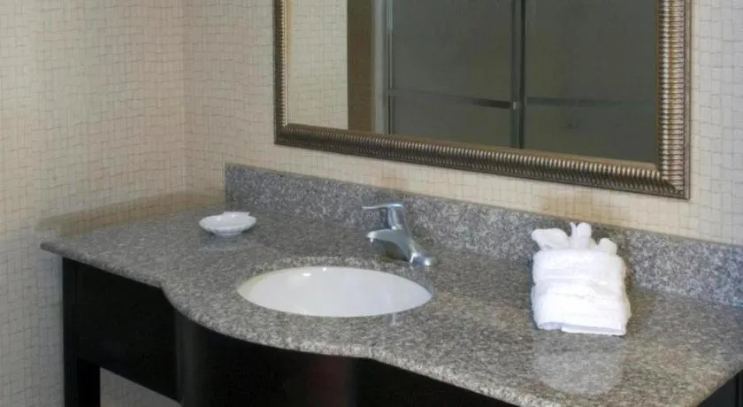 Hampton Inn & Suites Savannah-Airport