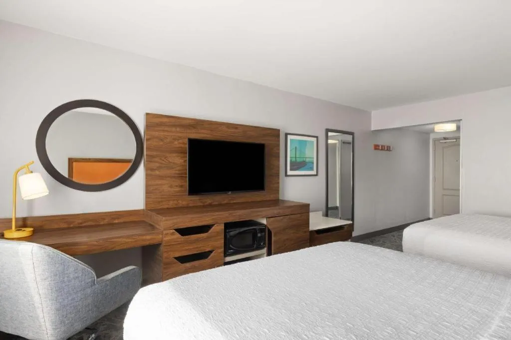 Bed in Hampton Inn & Suites Savannah-Airport