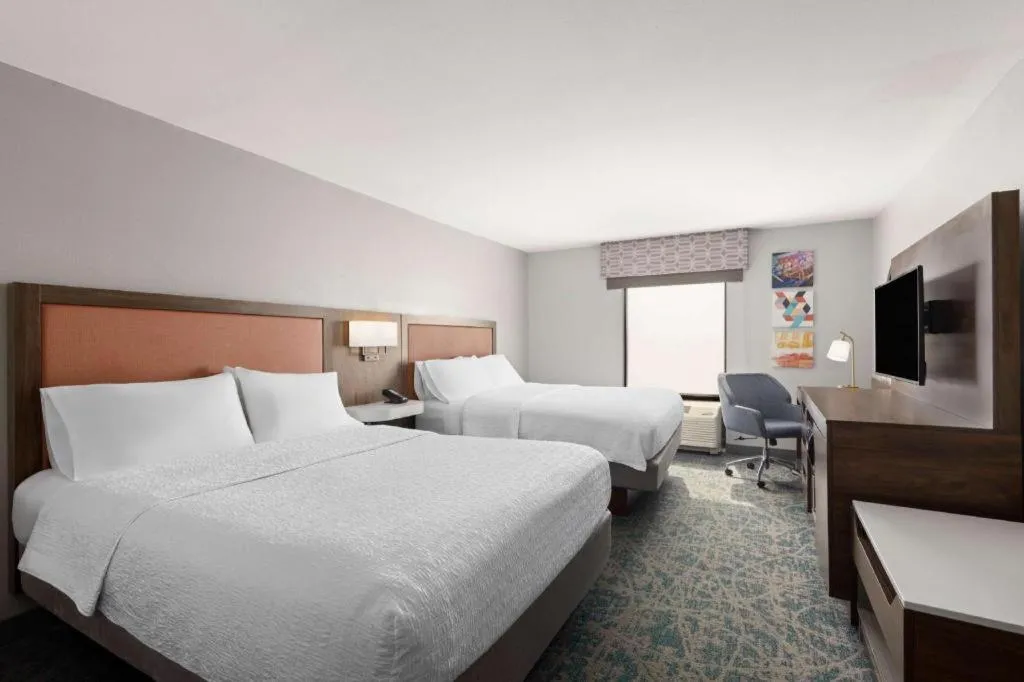 Bed in Hampton Inn & Suites Savannah-Airport
