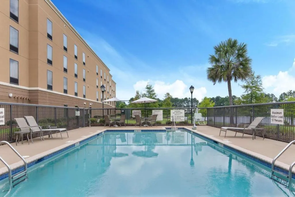 Hampton Inn & Suites Savannah-Airport